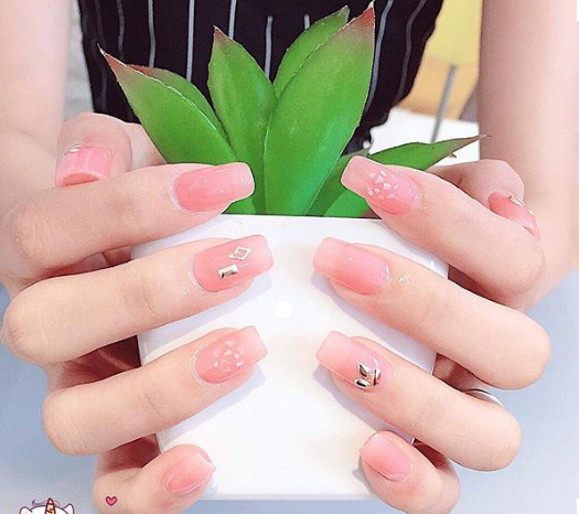 Mẫu nail màu hồng đơn giản sang trọng: Sự thanh lịch trong sự giản dị - NQ  Medical