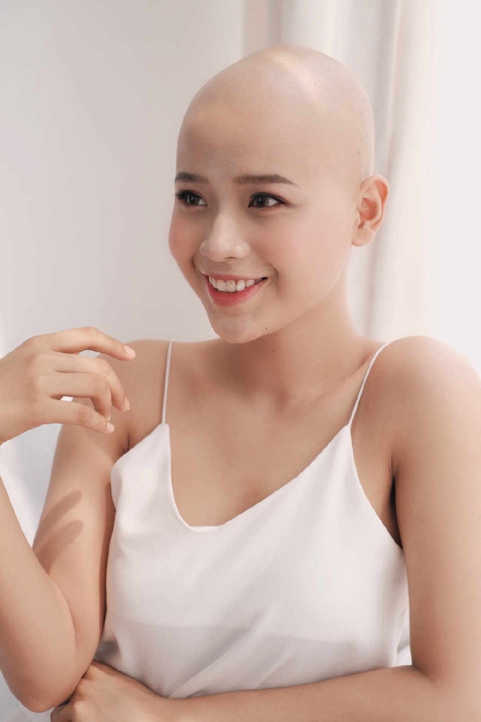 Nữ sinh xinh đẹp 19 tuổi bị ung thư: Không cho phép mình gục ngã