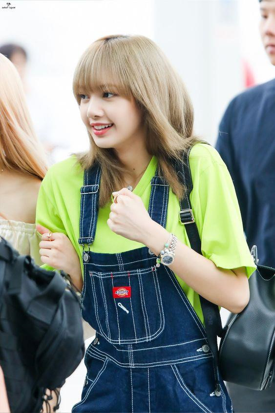 Triệu Lộ Tư và Lisa (BlackPink) đụng hàng trang phục, ai đẹp hơn?