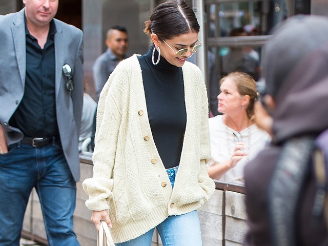 3 cách kết hợp cardigan sành điệu của Selena Gomez