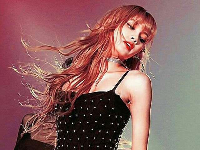 Phong cách thời trang gây sốt châu Á của Lisa Black Pink