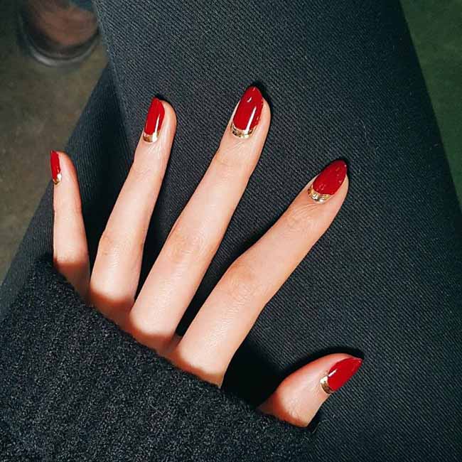 Nail đỏ: Những bộ móng tay đỏ đầy sức hút sẽ khiến bạn cảm thấy tự tin và cuốn hút hơn bao giờ hết. Hãy thưởng thức những bức ảnh về Nail đỏ và khám phá thiết kế nào sẽ phù hợp với phong cách của bạn.
