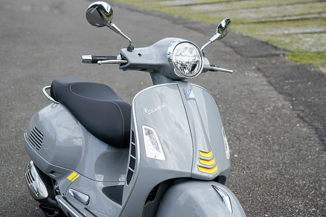 Vespa GTS 300 HPE Super Tech siêu to siêu công nghệ