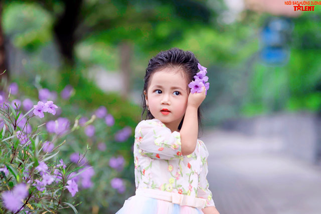 Cô bé hạt tiêu Nguyễn Gia Linh: Gương mặt mẫu ảnh siêu đáng yêu