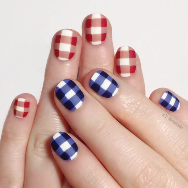 Hoạ tiết kẻ burberry cực sang #everlynails ----------- Quy trình làm Nail 7  bước chỉ 𝐊 bao gồm: B1. Tư vấn kiểu dáng và thiết k… | Móng chân, Móng  tay, Họa tiết