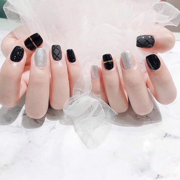 199Mẫu Nail Màu Đen Huyền Bí Giúp Nàng Bộc Lộ Cá Tính Mạnh Mẽ