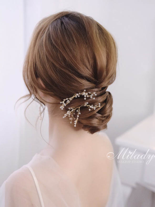 Bạn muốn có một kiểu tóc cô dâu đẹp và ấn tượng? Kiểu tóc Hàn Quốc cho cô dâu sẽ khiến bạn trông thật nổi bật. Hãy tham khảo ngay hình ảnh để lựa chọn cho mình một kiểu tóc phù hợp nhất.