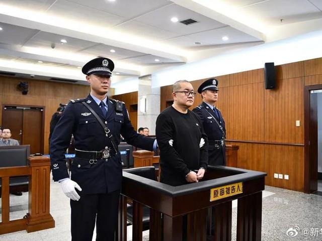 Cậu ấm Trung Quốc thoát án tử nhờ cha mẹ, 10 năm sau lại bị tuyên án tử hình