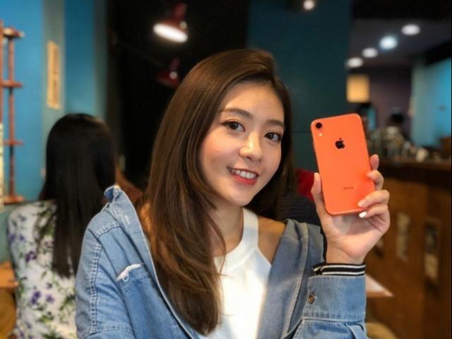 Nên mua iPhone 11 lock hay iPhone XR khi đang có giá ngang nhau?