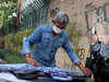 Video: Xé quần jeans “tan nát” khách vẫn mua tới tấp - nghề độc lạ ở Sài Gòn