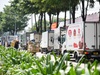 "Bến cóc" hoạt động nhộn nhịp trên đại lộ nghìn tỷ ở Hà Nội