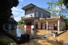 Mưa lũ lịch sử: Ninh Bình ngập lút mái nhà, đê sông Bùi vỡ nhấn chìm 200 nhà dân