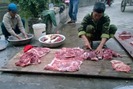 Rủ nhau đụng lợn, bán thịt online để cứu người nuôi lợn