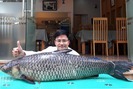 Nhà hàng ở Hà Nội mạnh tay chi 45 triệu đồng mua con cá trắm sông Đà