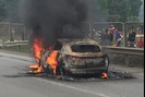 Xe ô tô Mazda 3 bốc cháy ngay trên cao tốc Hà Nội - Thái Nguyên