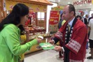 Giám đốc người Nhật tiếp thị bán bánh trôi, nước tương… ở Việt Nam