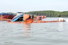 Trục vớt container chìm ở sông Lòng Tàu: 2 thợ lặn hôn mê, 3 người mất tích