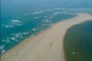 Chưa lý giải được việc xuất hiện đảo "khủng long" toàn cát giữa biển Hội An