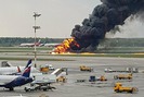 Bên trong máy bay Nga bốc cháy khi hạ cánh khẩn cấp
