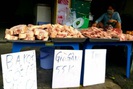 TP.HCM: Thịt heo đông lạnh giá "siêu rẻ" được bày bán khắp các lề đường