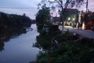 Nam Định: Mất lái, ô tô 7 chỗ lao xuống sông khiến 2 người tử vong