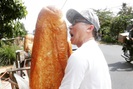 Bánh mì khổng lồ ở An Giang