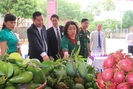 Ảnh: Hàng loạt nông sản sạch Yên Châu trưng bày tại Đại hội Đảng bộ