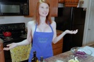 Người phụ nữ gây sốt trên YouTube với các video khỏa thân dạy nấu ăn