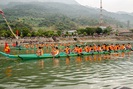 Về Mường Lay xem lễ hội đua thuyền đuôi én trên sông Đà 