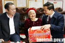 Phó Chủ tịch Thường trực UBND tỉnh Bắc Ninh thăm và tặng quà Tết tại huyện Quế Võ
