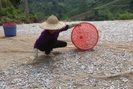 Nông dân Quỳnh Nhai: Thêm thu nhập từ nghề làm cá khô sông Đà