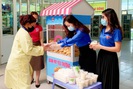 Lai Châu: Tặng bánh mì, sữa đậu nành cho bệnh nhân có hoàn cảnh khó khăn