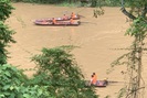 Lào Cai: Lật thuyền trên sông Chảy, một người đàn ông bị lũ cuốn mất tích