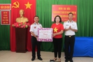 Đoàn công tác TƯ Hội NDVN thăm, tặng quà chiến sĩ Trường Sa, Nhà giàn DK1 (Bài 2): Ánh mắt Len Đao