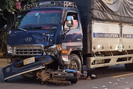 Hòa Bình: Xe tải va chạm xe máy, 2 người tử vong