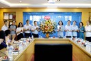 Đại diện lãnh đạo Thường trực BCH TƯ Hội Nông dân Việt Nam chúc mừng Báo điện tử Dân Việt tròn 13 tuổi