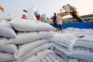 Giá gạo liên tục lên cơn sốt, thị trường cần hơn 1 triệu tấn gạo Việt nữa