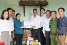 Bí thư Tỉnh ủy Lai Châu thăm, tặng quà gia đình chính sách tại huyện Tân Uyên