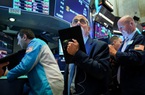 Chứng khoán Mỹ trượt nhẹ, Dow Jones mất 100 điểm