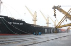 Quảng Ninh đón tàu "xông cảng" Cẩm Phả, rót 45.000 tấn than ngày đầu năm mới