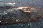 TT-Huế: Yêu cầu có phương án phòng tránh sau vụ tàu gãy đôi gây hiện tượng tràn dầu 