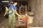 Một ông nông dân tỉnh Cao Bằng sáng chế máy thái rau, máy bóc lạc khiến cả làng nể phục