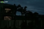 Clip: Bão Vamco tiến vào, gió rít liên hồi, Lý Sơn mất điện toàn đảo