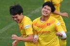 Hà Đức Chinh, Văn Toàn chạm trán trong bài tập "ai cũng cười khoái trá" của đội tuyển Việt Nam