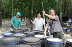 Giá mủ cao su tăng cao trở lại, sao người trồng vẫn bất an?