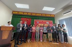 Bảo hiểm xã hội TT-Huế phối hợp Vietcombank tặng thẻ BHYT cho gần 350 người dân 