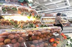 Cận cảnh vải thiều Việt Nam lần đầu lên kệ siêu thị Singapore, giá 100.000 đồng/kg