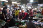 Ngày đầu giãn cách xã hội tại Đà Nẵng: Hàng hoá dồi dào, tiểu thương không "ép giá"