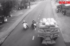 Video: Sang đường bất cẩn, người đàn ông bị xe hàng đè tử vong thương tâm