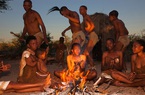 Kỳ diệu với vũ điệu kết nối âm dương chữa bệnh của bộ lạc San ở châu Phi